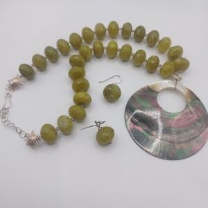 Breathtaking sterling serpentine and abalone shell necklace